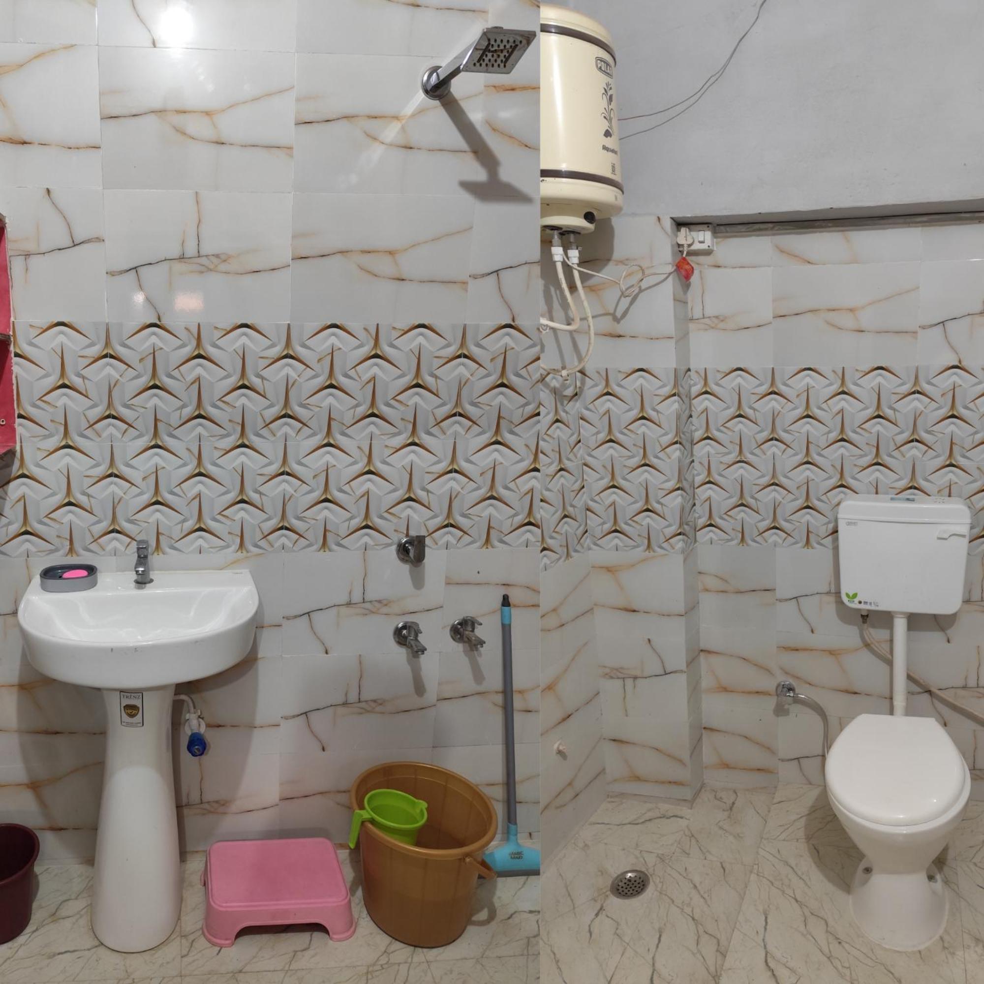 Homestay Comfort Villa Rāmpur Esterno foto